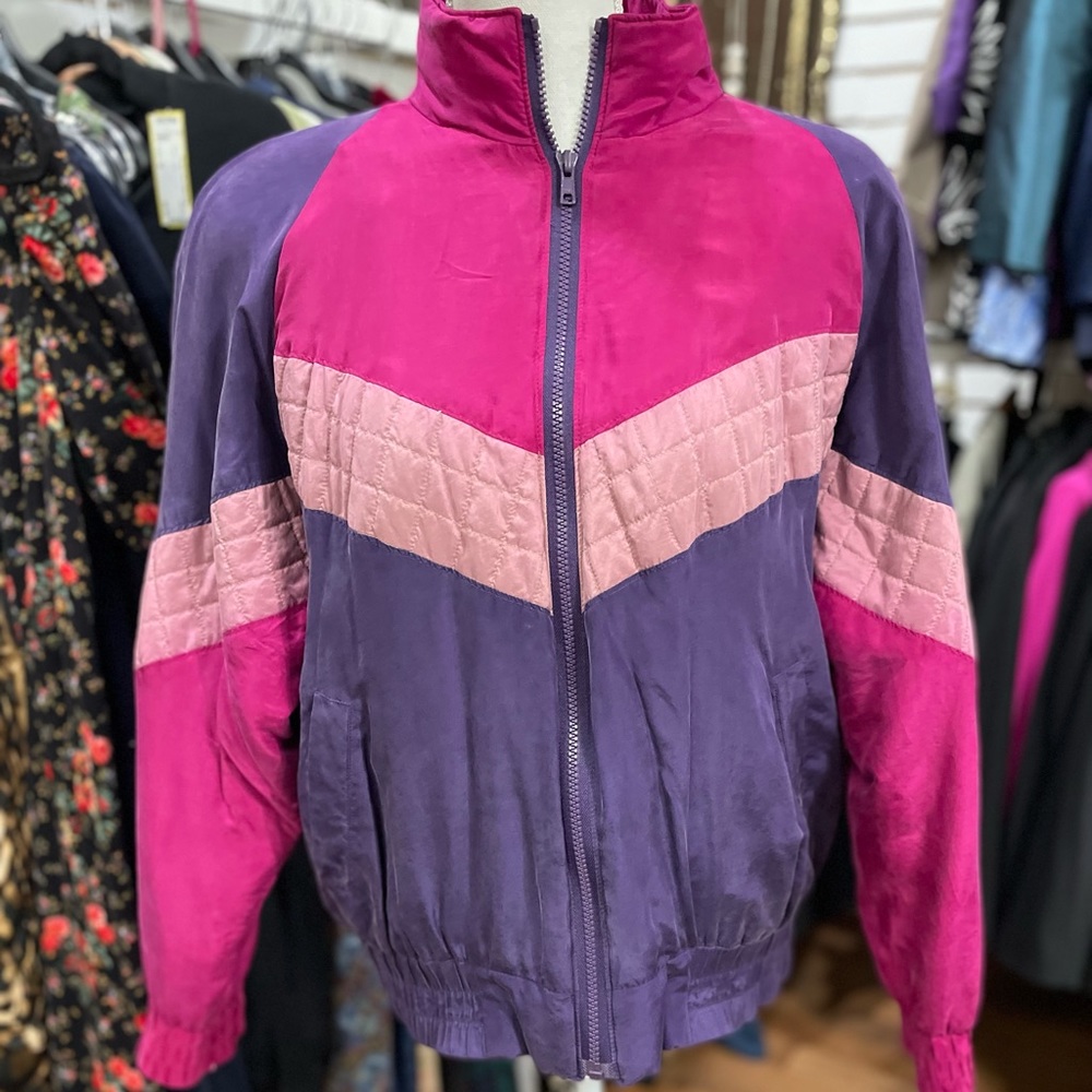 Silk bomber jacket 80’s look for less!